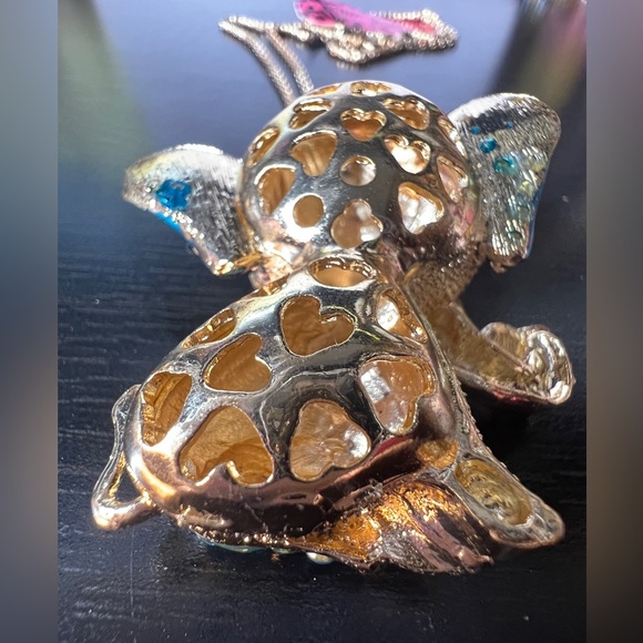 🐘 NWT! Blue Rhinestone Elephant Delivering ❤️ Necklace - Picture 7 of 8